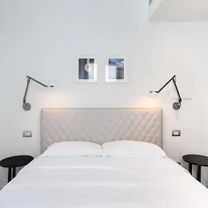Palazzo La Cortesella - Modern Design & Location شقة