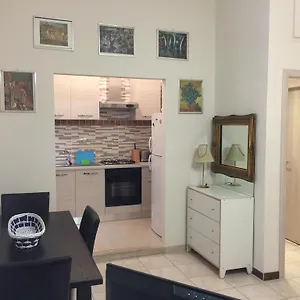 https://lorenzo-magnifico-apartment.it-romehotels.com